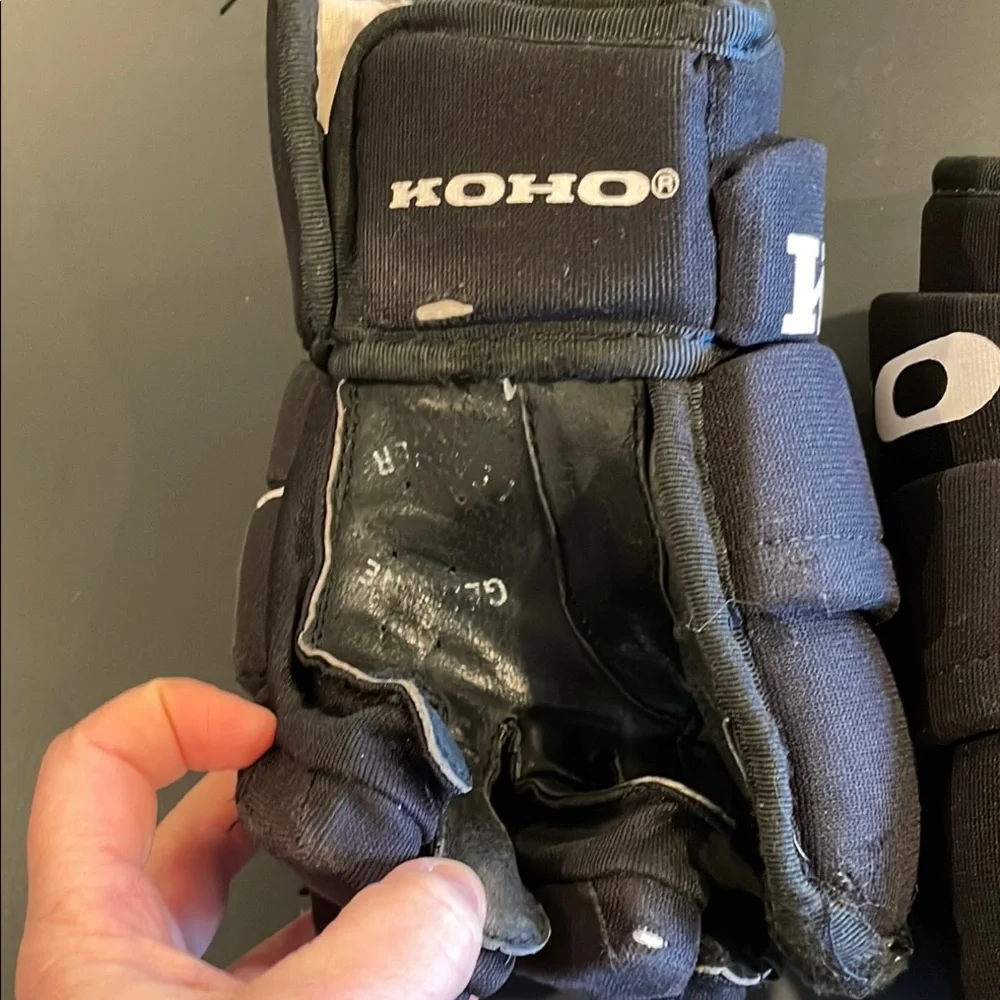 Black Ice Hockey Gloves - Picture 3 of 5